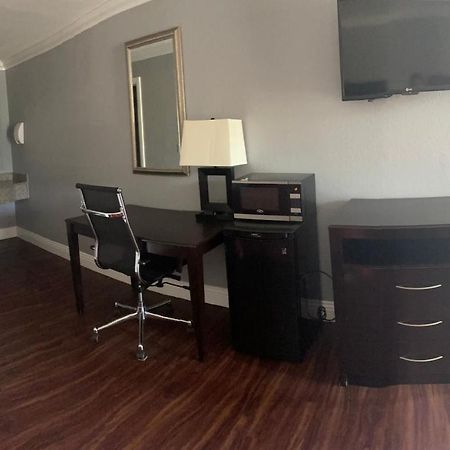 Legacy Inn & Suites Anaheim Esterno foto