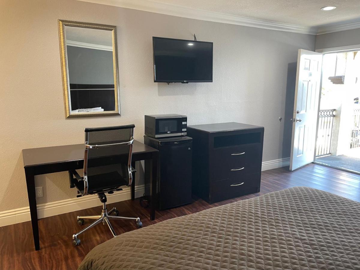 Legacy Inn & Suites Anaheim Esterno foto