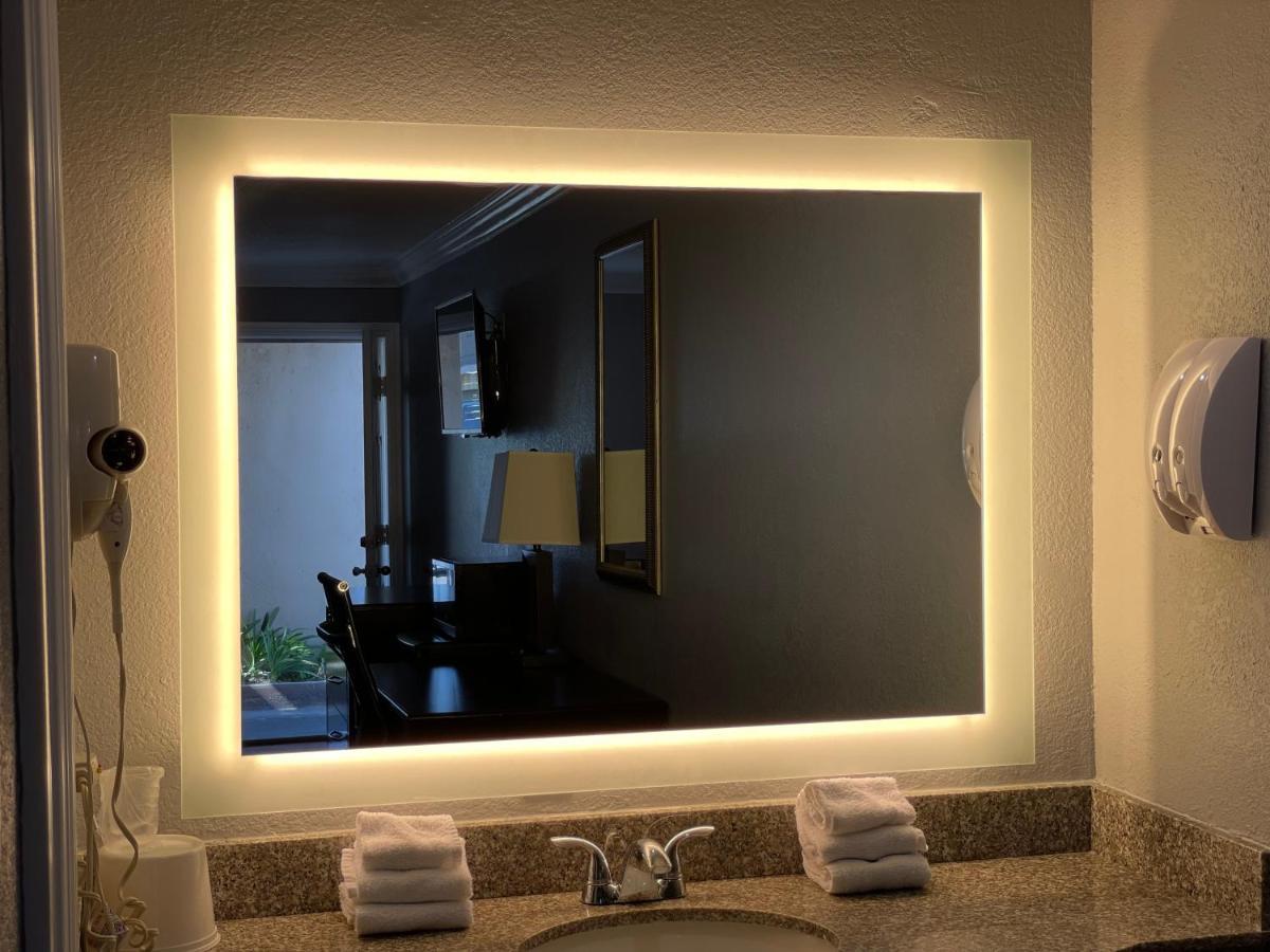 Legacy Inn & Suites Anaheim Esterno foto