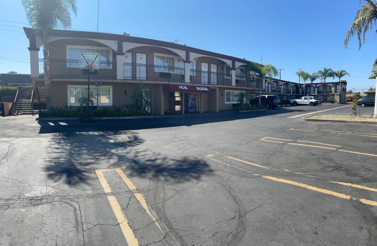 Legacy Inn & Suites Anaheim Esterno foto
