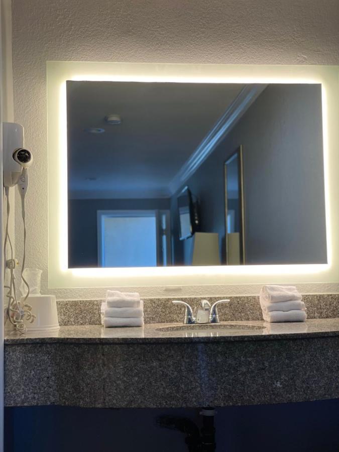Legacy Inn & Suites Anaheim Esterno foto