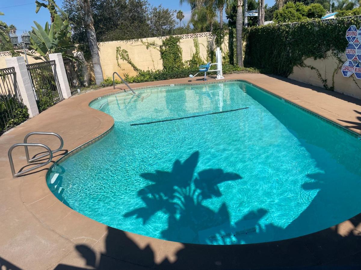 Legacy Inn & Suites Anaheim Esterno foto