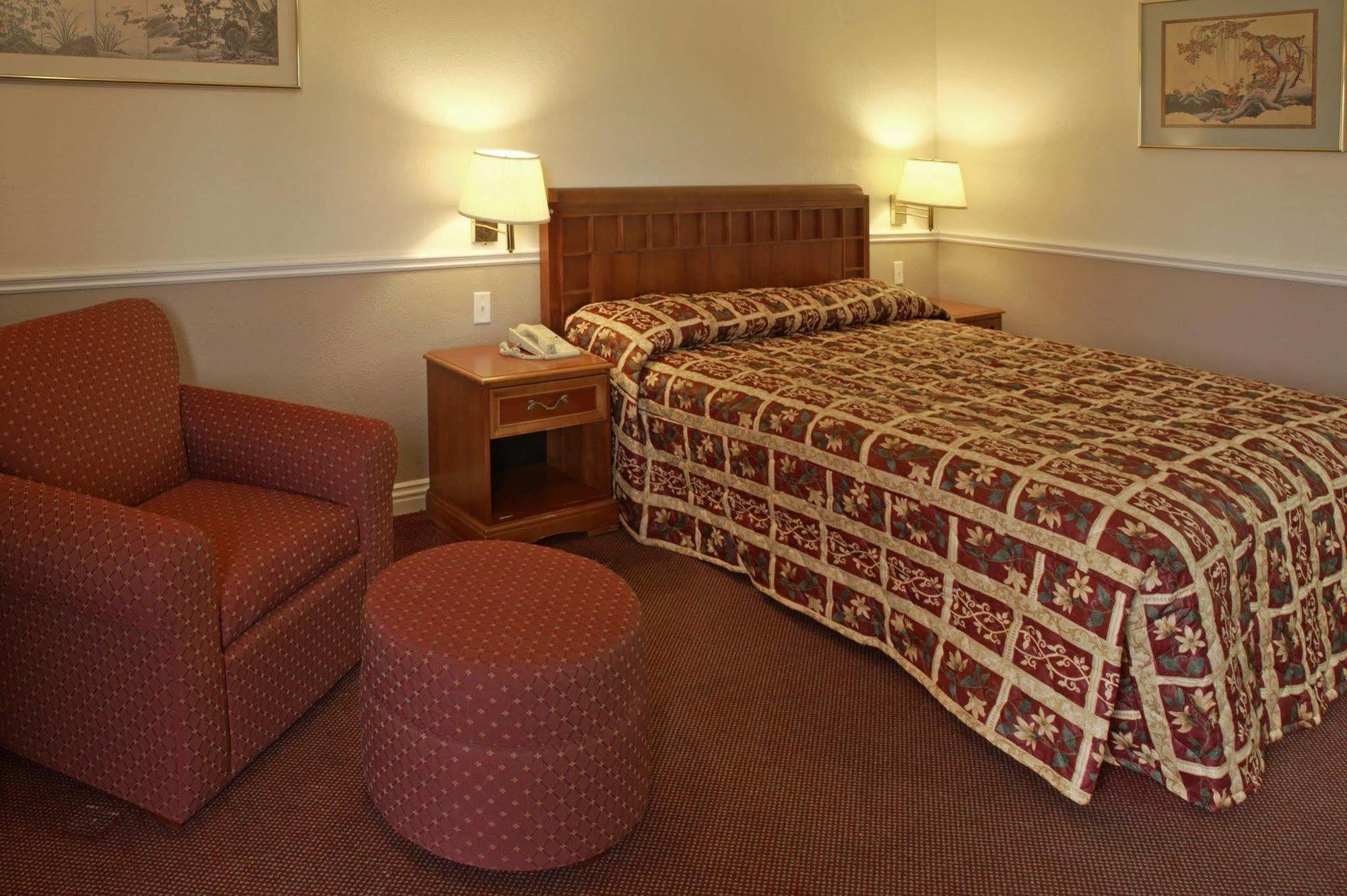 Legacy Inn & Suites Anaheim Esterno foto