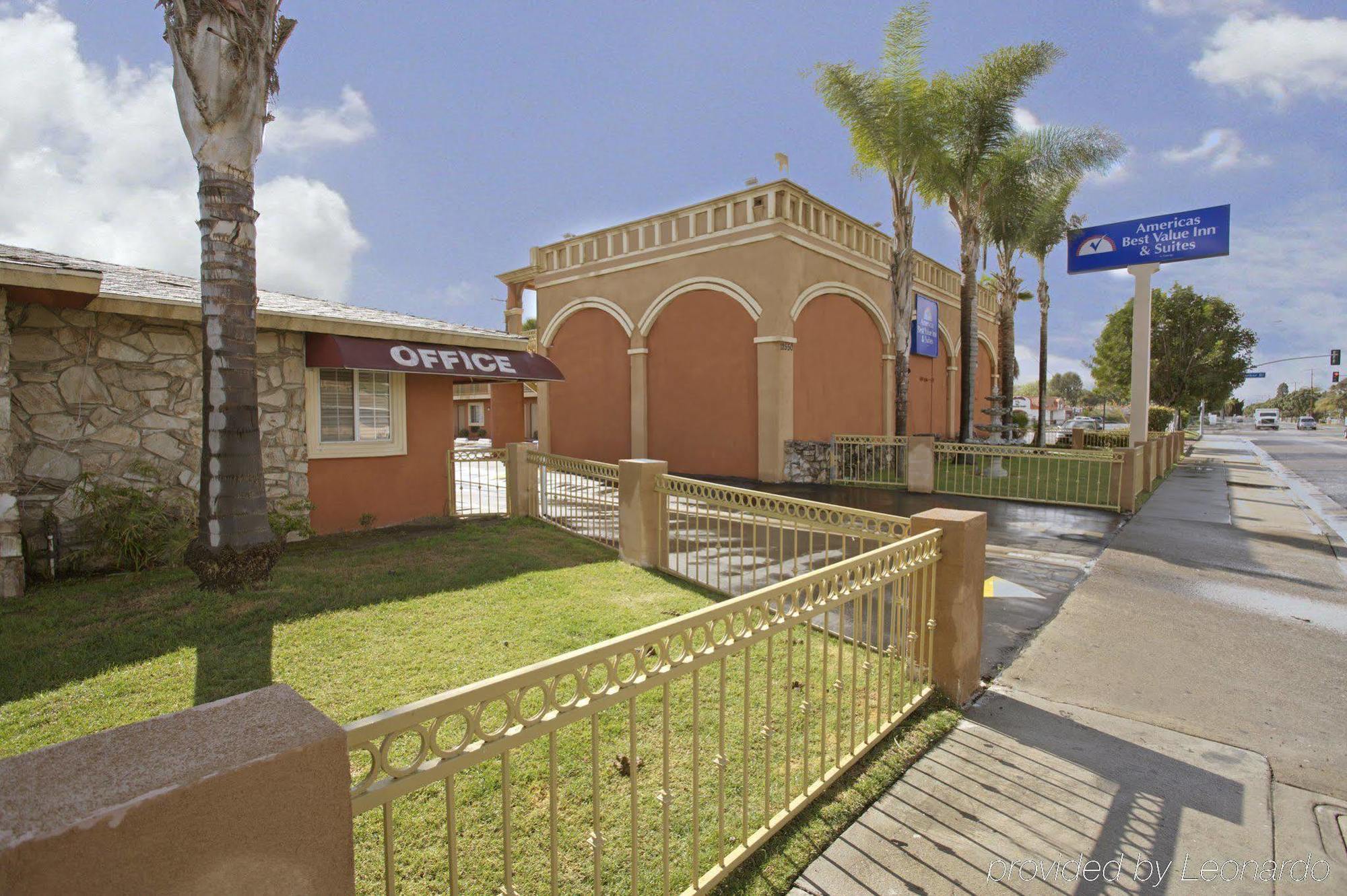 Legacy Inn & Suites Anaheim Esterno foto