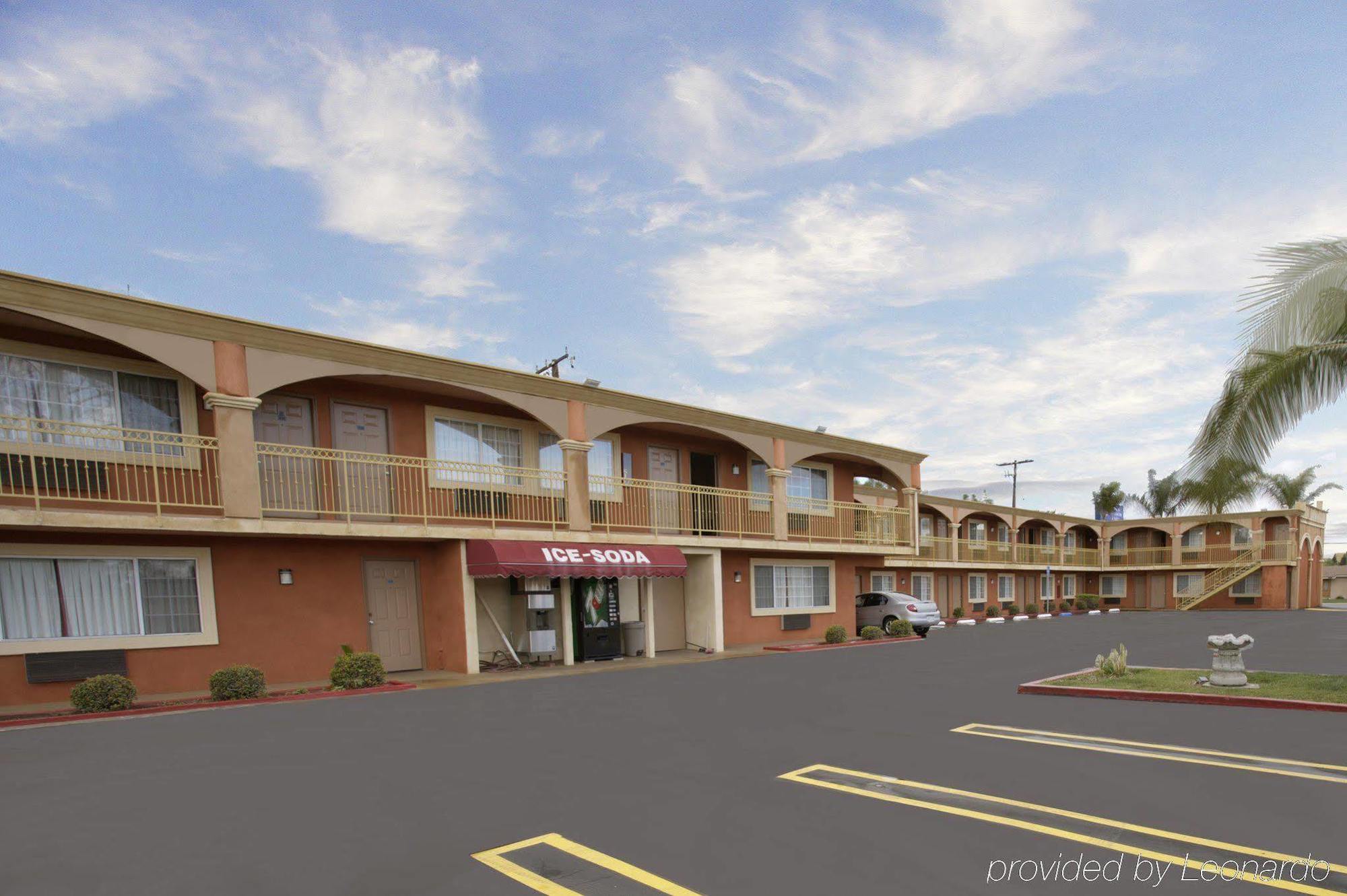 Legacy Inn & Suites Anaheim Esterno foto
