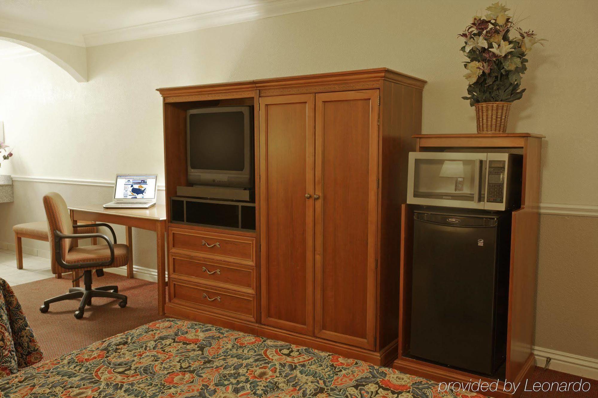 Legacy Inn & Suites Anaheim Esterno foto